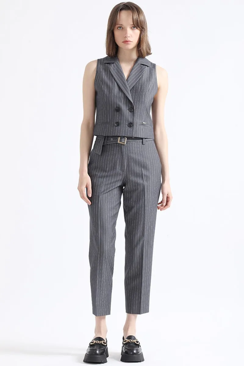 PANTALON SASTRE TIRO ALTO CON CINTURON, LISTADO FANTASIA. GRIS