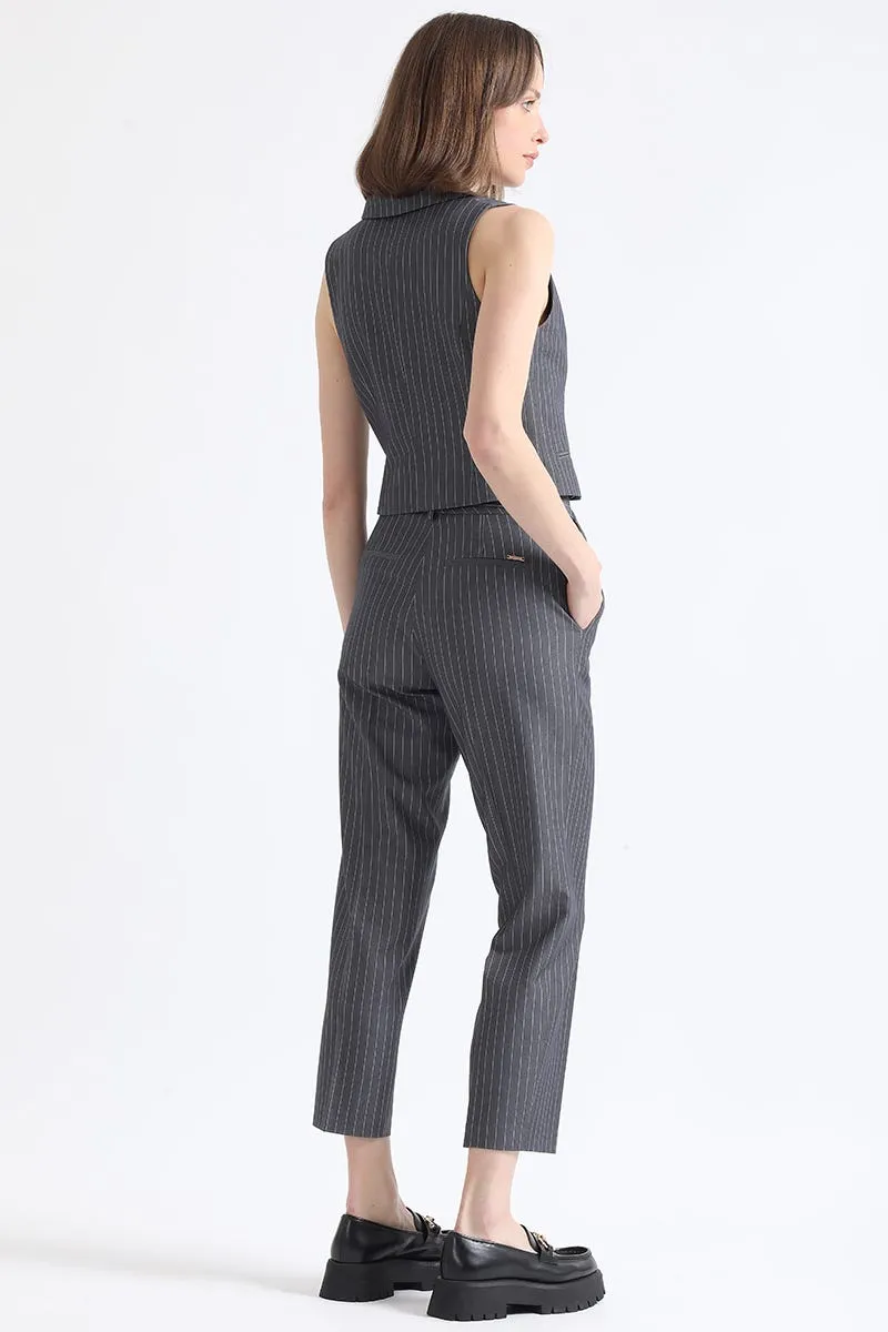 PANTALON SASTRE TIRO ALTO CON CINTURON, LISTADO FANTASIA. GRIS