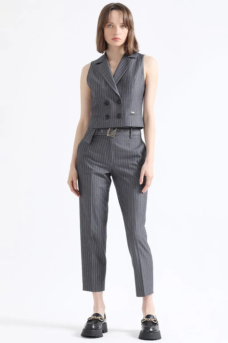 PANTALON SASTRE TIRO ALTO CON CINTURON, LISTADO FANTASIA. GRIS